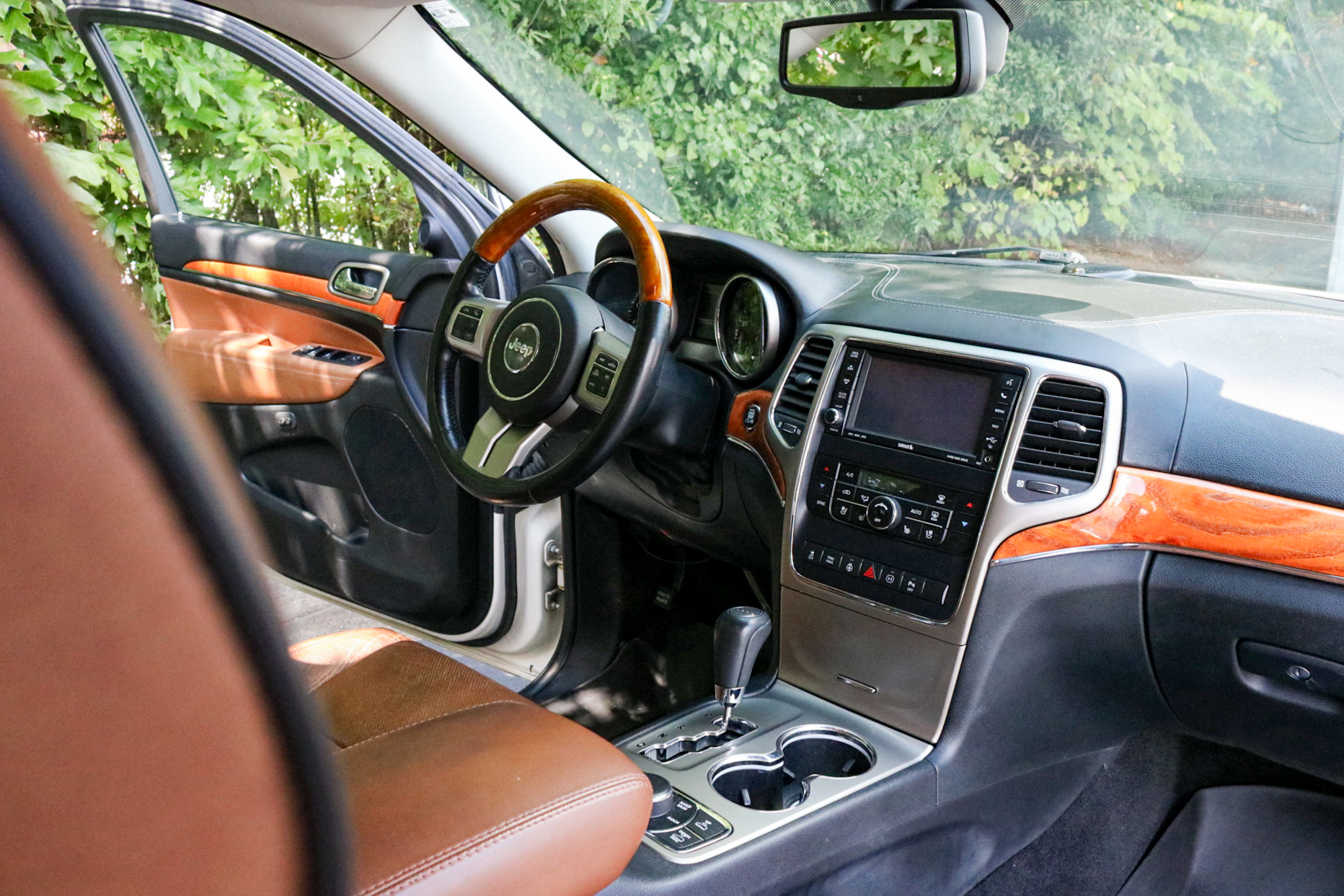 Used 2012 Jeep Grand Cherokee Overland AWD/4WD image 16
