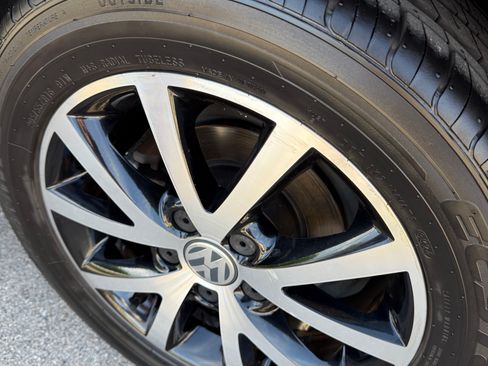 Used 2017 Volkswagen Jetta SE image 9