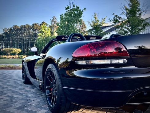 Used 2004 Dodge Viper SRT-10 RWD image 2
