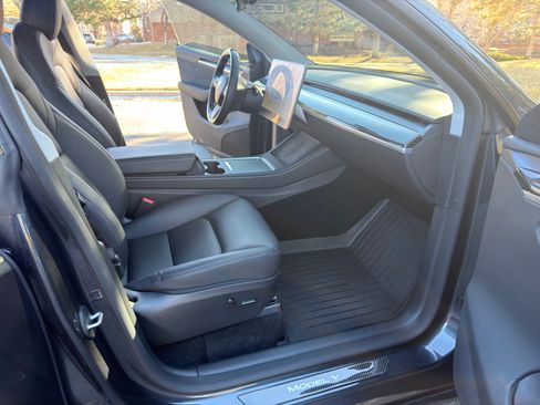 Used 2024 Tesla Model Y Performance image 11