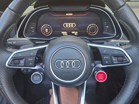 Used 2018 Audi R8 V10 w/ Carbon Exterior Package image 22