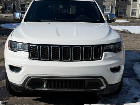 Used 2018 Jeep Grand Cherokee Limited image 2