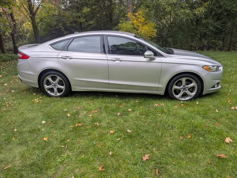 Used 2015 Ford Fusion SE w/ Equipment Group 201A image 4