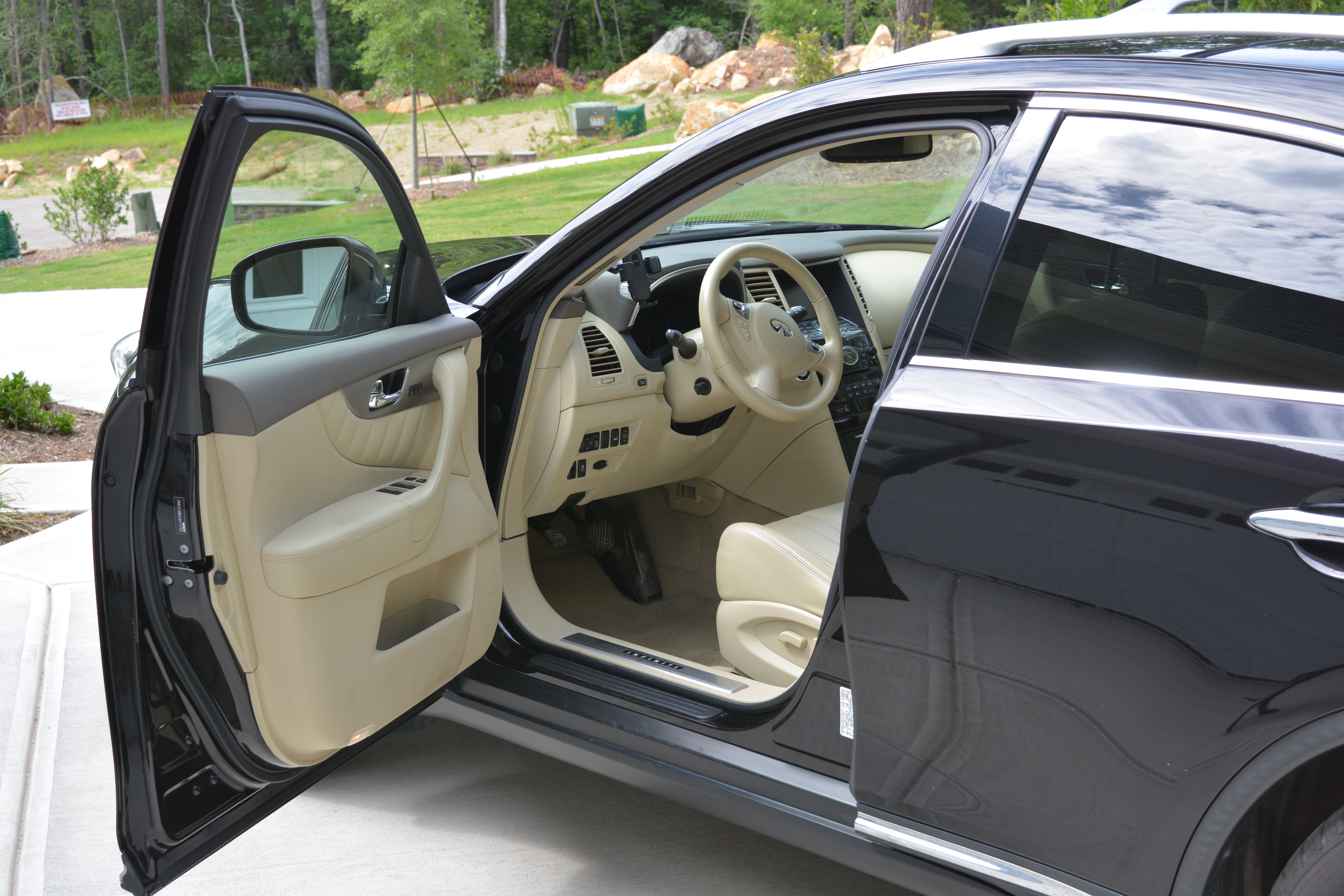 Used 2014 INFINITI QX70 AWD w/ Premium Package image 5