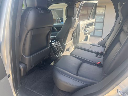 Used 2020 Land Rover Range Rover HSE image 9