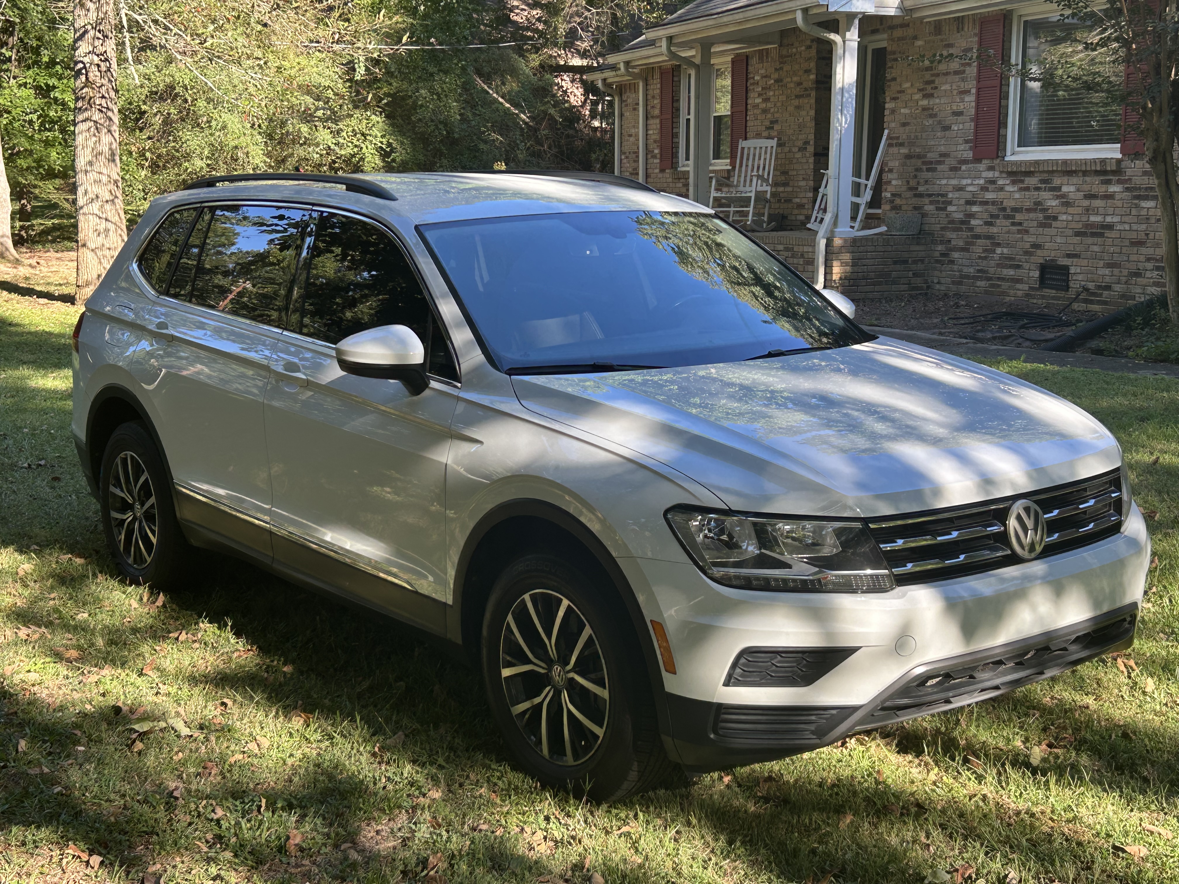 Used 2018 Volkswagen Tiguan SE FWD image 1