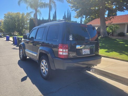 Used 2010 Jeep Liberty Limited w/ Tire & Wheel Group image 11