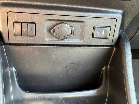 Used 2016 Toyota Prius V Four image 16