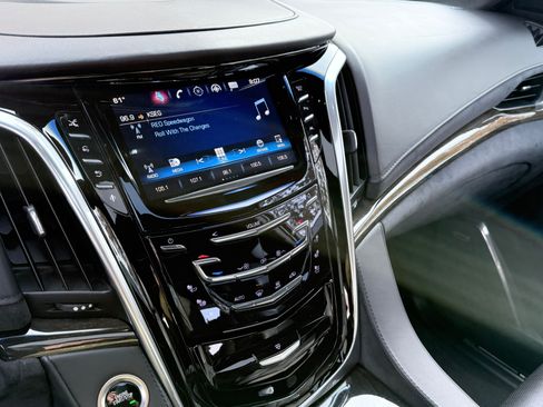 Used 2016 Cadillac Escalade Platinum image 13