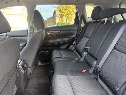 Used 2019 Nissan Rogue SV image 5