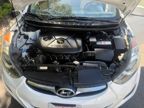 Used 2012 Hyundai Elantra GLS FWD image 12