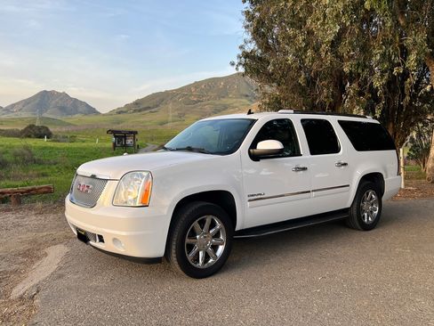 Used 2014 GMC Yukon XL Denali image 4
