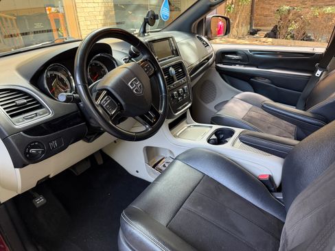 Used 2020 Dodge Grand Caravan SXT FWD image 11