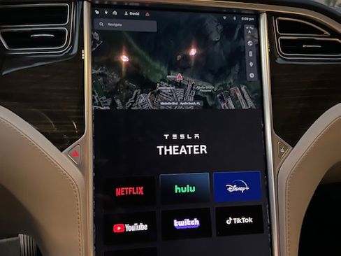 Used 2015 Tesla Model S 85D image 2