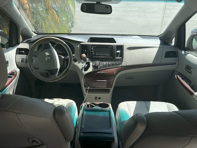 Used 2012 Toyota Sienna XLE FWD image 8