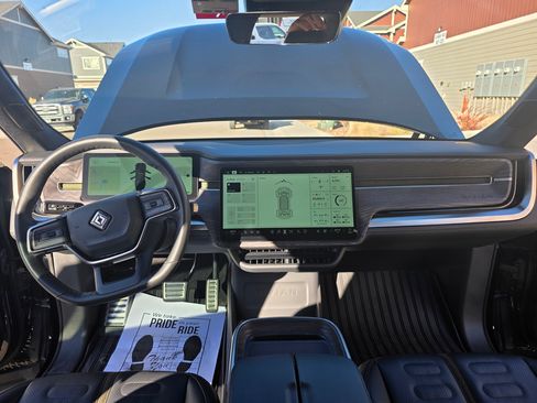 Used 2023 Rivian R1S Adventure image 11