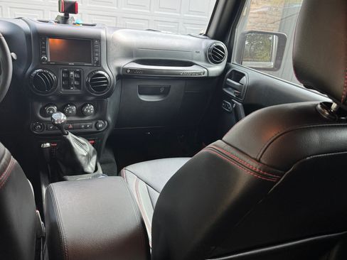 Used 2017 Jeep Wrangler Unlimited Rubicon image 11