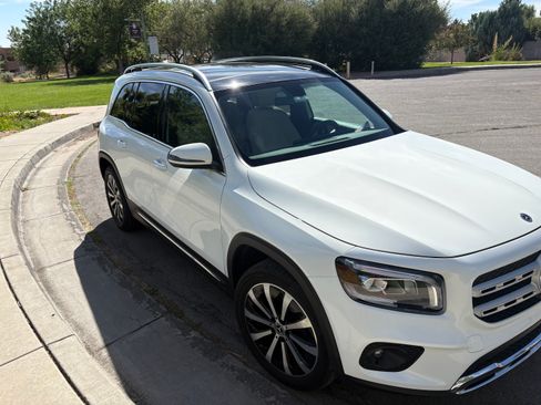 Used 2022 Mercedes-Benz GLB 250 4MATIC image 5