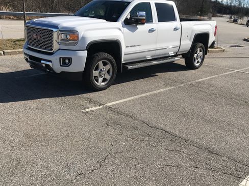 Used 2015 GMC Sierra 2500 Denali w/ Snow Plow Prep Package image 12