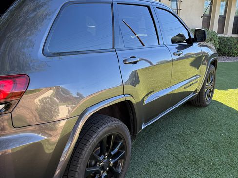 Used 2018 Jeep Grand Cherokee Altitude image 4