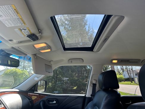 Used 2016 INFINITI QX80 4WD w/ Deluxe Technology Package image 14