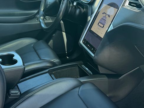 Used 2018 Tesla Model X 75D image 9