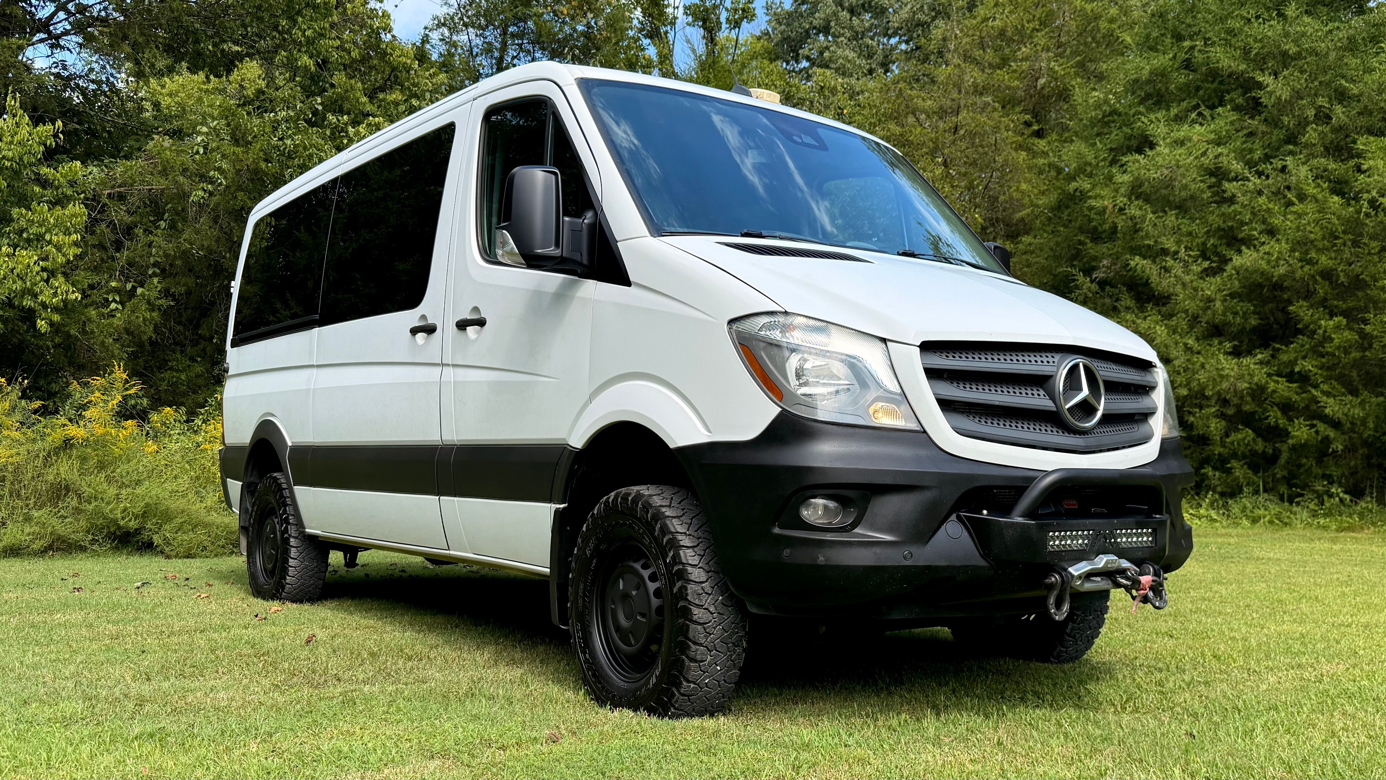 Used 2017 Freightliner Sprinter 2500 AWD/4WD image 1
