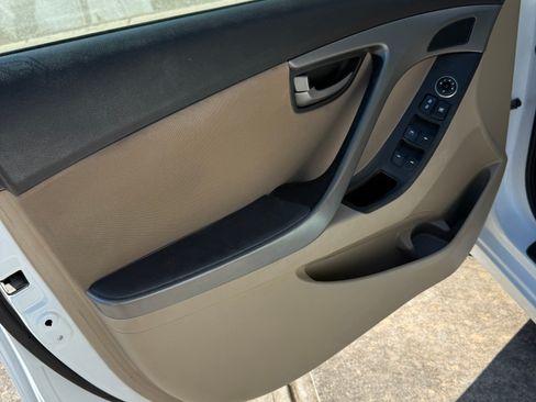 Used 2016 Hyundai Elantra Value Edition FWD image 12