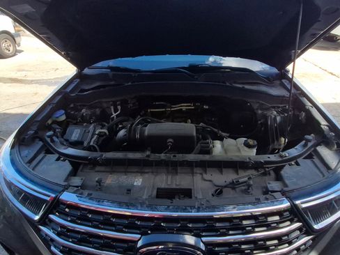 Used 2021 Ford Explorer XLT w/ Equipment Group 202A image 10