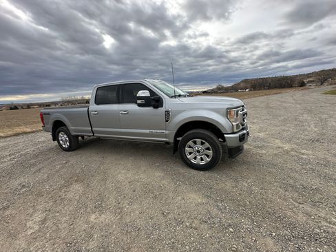 Used 2022 Ford F350 Platinum image 11