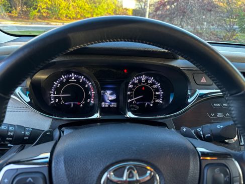 Used 2014 Toyota Avalon Limited image 16
