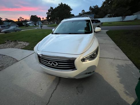 Used 2015 INFINITI QX60 FWD w/ Driver Assistance Package image 2