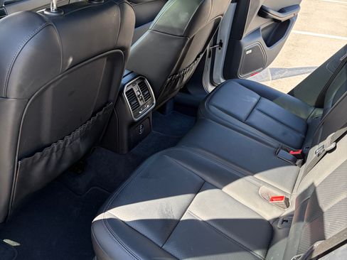 Used 2024 Porsche Macan image 13