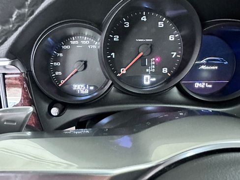 Used 2021 Porsche Macan image 20