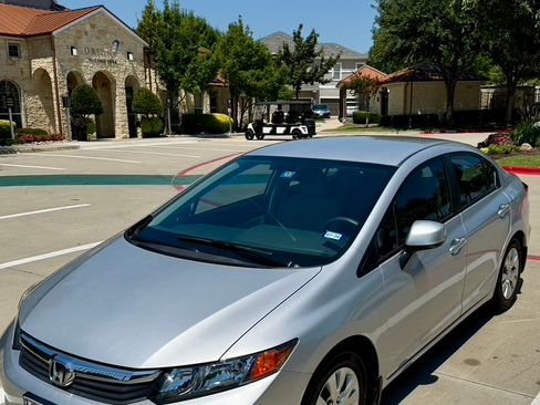 Used 2012 Honda Civic LX image 2