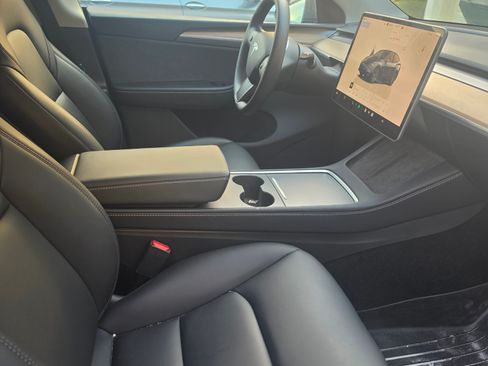 Used 2024 Tesla Model Y Long Range image 13