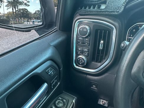 Used 2022 GMC Sierra 1500 SLT w/ Driver Alert Package II AWD/4WD image 16