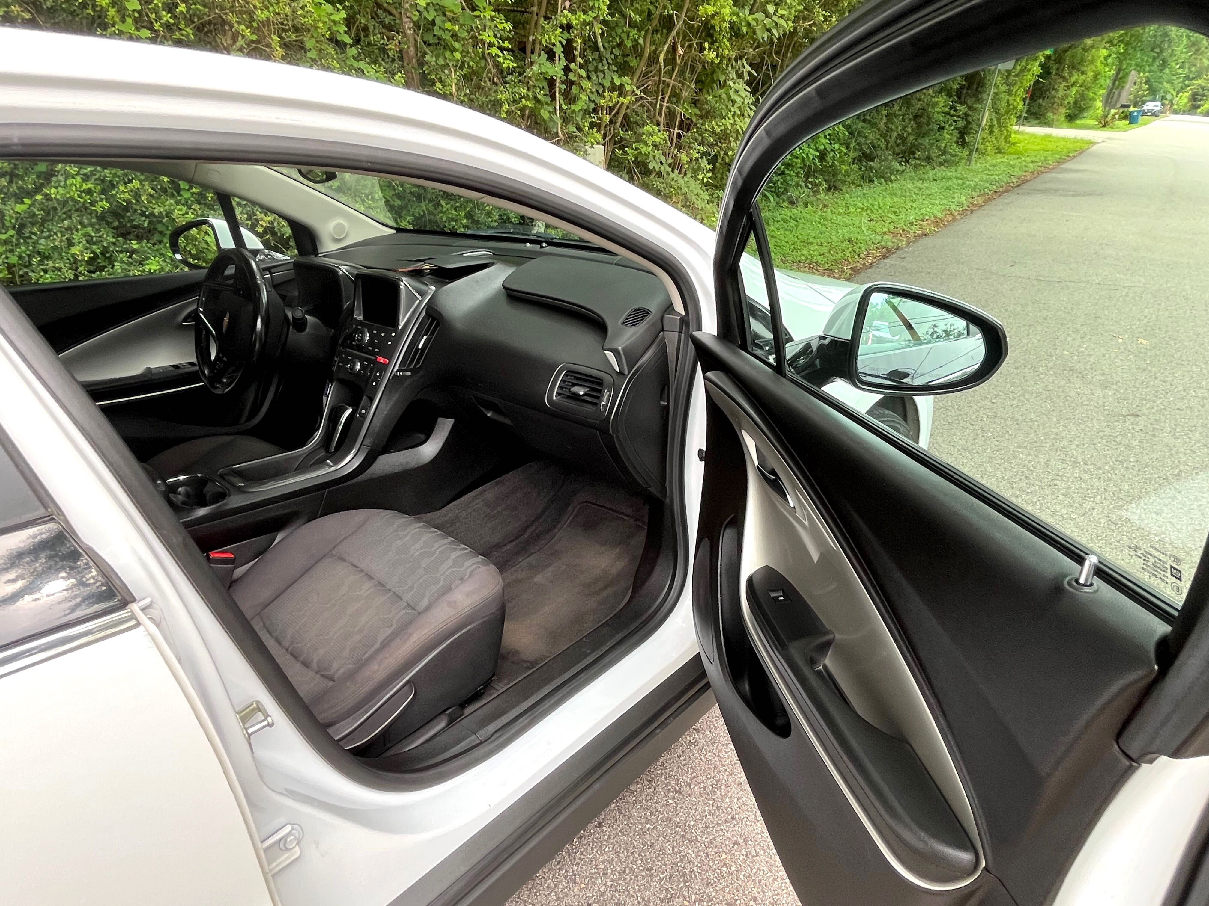 Used 2014 Chevrolet Volt w/ Enhanced Safety Package 1 FWD image 19