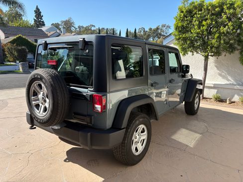 Used 2015 Jeep Wrangler Unlimited Sport w/ Connectivity Group AWD/4WD image 16