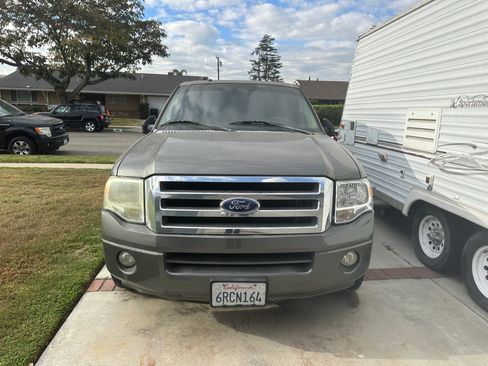 Used 2011 Ford Expedition EL XLT image 5