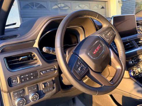 Used 2023 GMC Yukon AT4 w/ AT4 Premium Plus Package AWD/4WD image 9