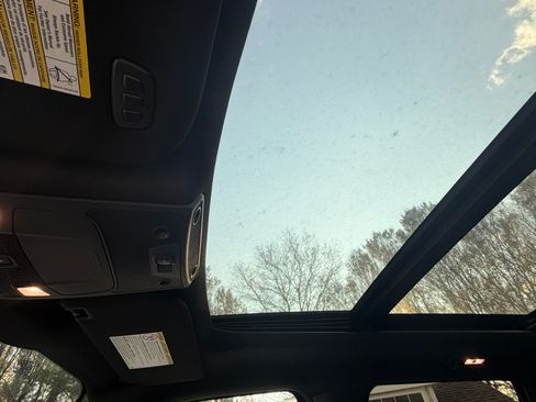 Used 2022 Ford F250 Lariat w/ Tremor Off-Road Package image 13