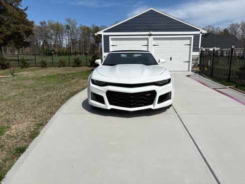 Used 2020 Chevrolet Camaro LT w/ RS Package image 5