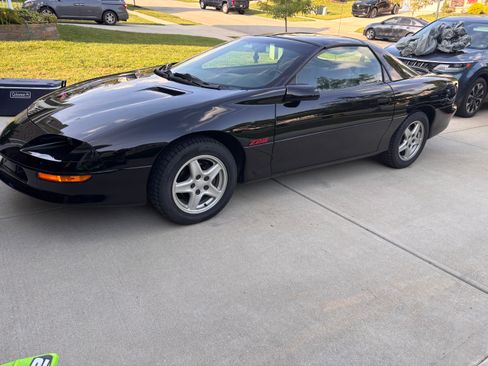 Used 1997 Chevrolet Camaro Z28 RWD image 1