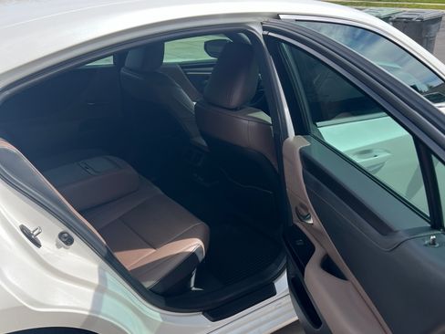 Used 2022 Lexus ES 300h w/ Premium Package image 9