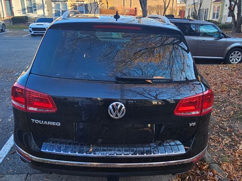 Used 2017 Volkswagen Touareg Executive image 16