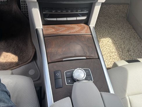 Used 2014 Mercedes-Benz E 550 4MATIC Sedan image 16