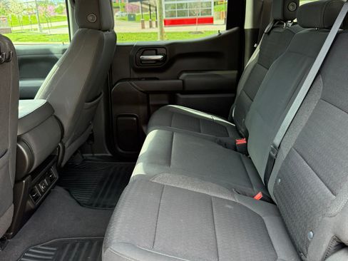 Used 2022 Chevrolet Silverado 1500 LT AWD/4WD image 14