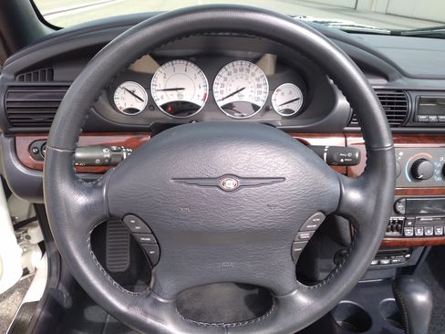 Used 2002 Chrysler Sebring Limited image 28