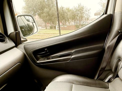 Used 2019 Nissan NV200 SV image 11